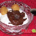 Yogurt bianco con nutella e biscotti