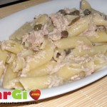 Penne con tonno e capperi