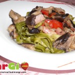 Tagliatelle verdi con funghi e speck al forno