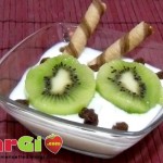 Yogurt con kiwi ed uva passa