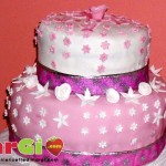 torta di compleanno a due piani