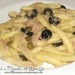 Pasta con tonno capperi e olive