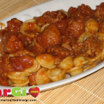 Orecchiette con polpette al sugo